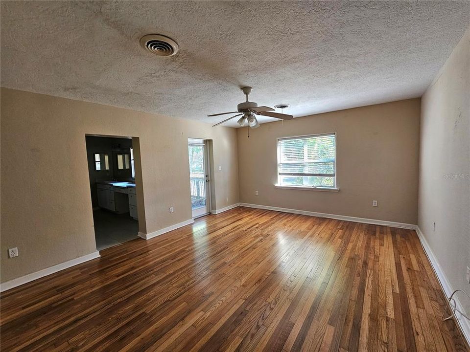 For Rent: $3,200 (2 beds, 2 baths, 1800 Square Feet)