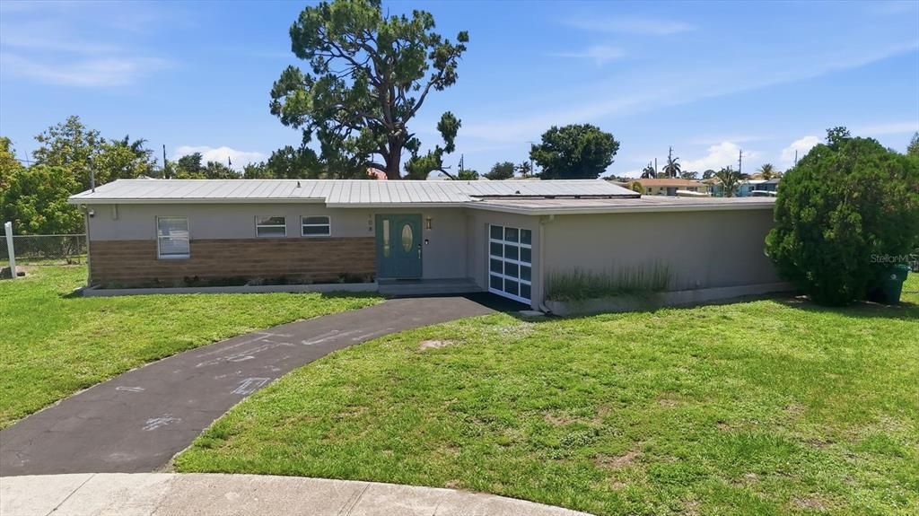 For Sale: $585,000 (3 beds, 2 baths, 1600 Square Feet)