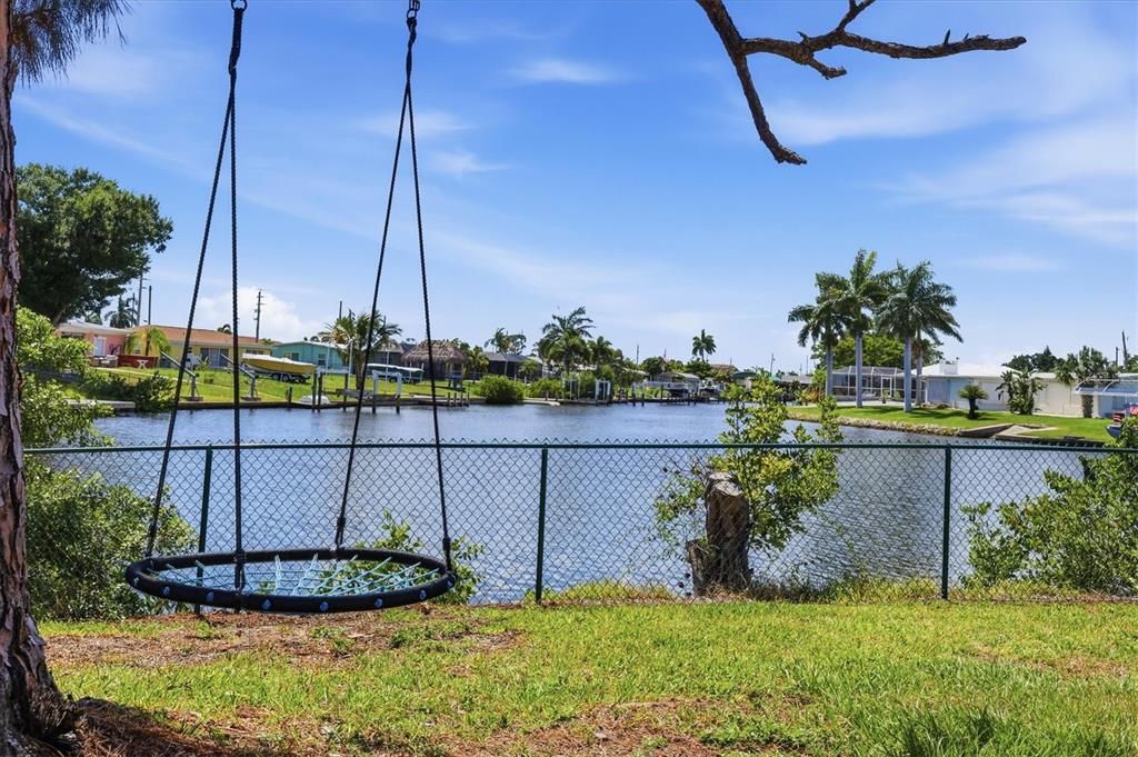 For Sale: $585,000 (3 beds, 2 baths, 1600 Square Feet)