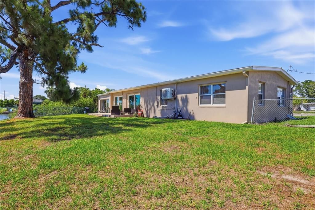 For Sale: $585,000 (3 beds, 2 baths, 1600 Square Feet)