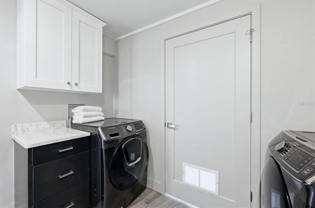 For Sale: $585,000 (3 beds, 2 baths, 1600 Square Feet)