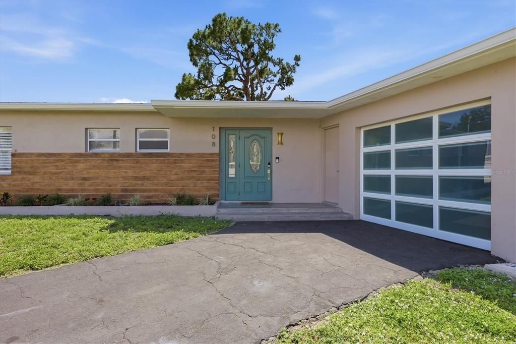 For Sale: $585,000 (3 beds, 2 baths, 1600 Square Feet)