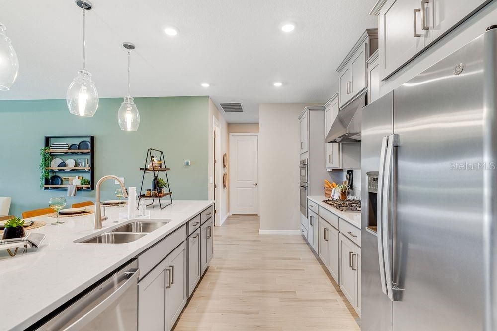 For Sale: $599,999 (4 beds, 4 baths, 2921 Square Feet)