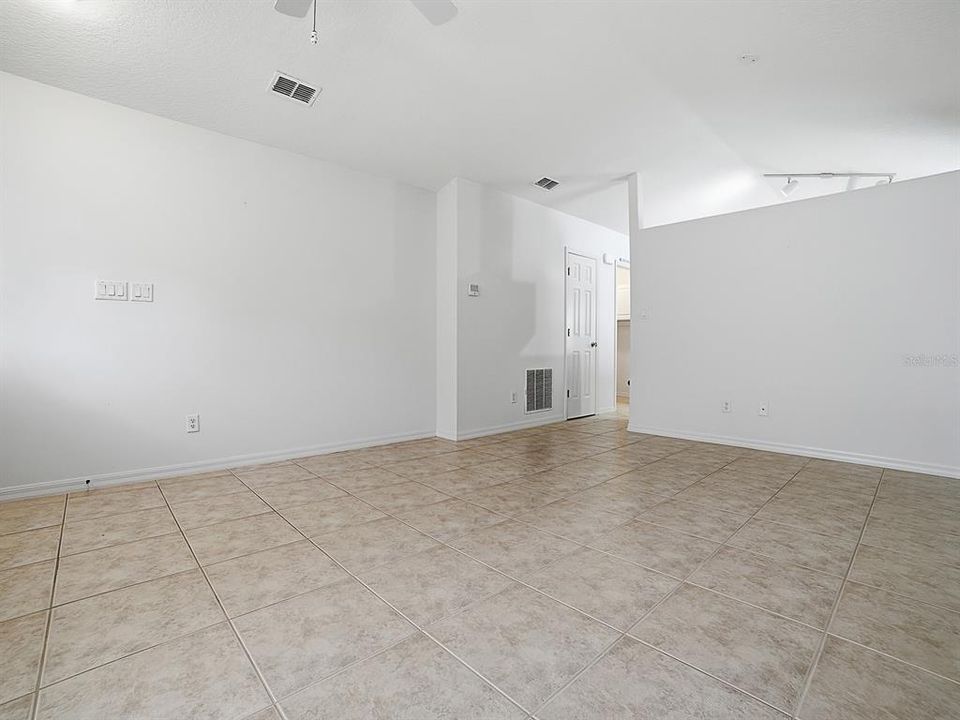 For Sale: $235,000 (2 beds, 2 baths, 1343 Square Feet)