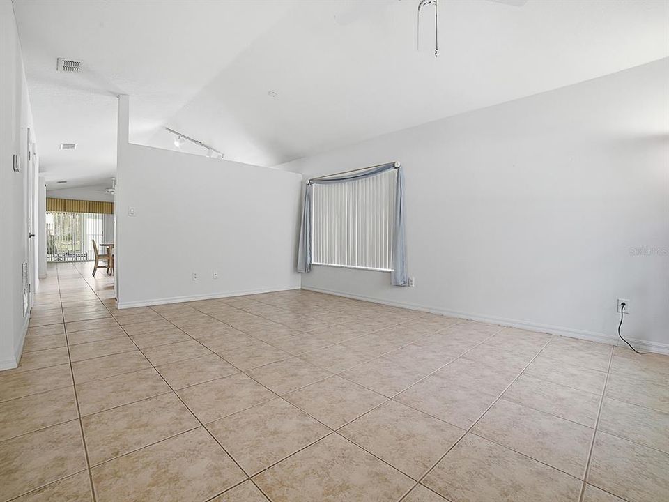 For Sale: $235,000 (2 beds, 2 baths, 1343 Square Feet)