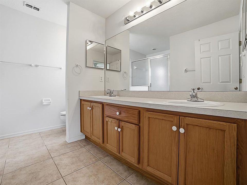 For Sale: $235,000 (2 beds, 2 baths, 1343 Square Feet)