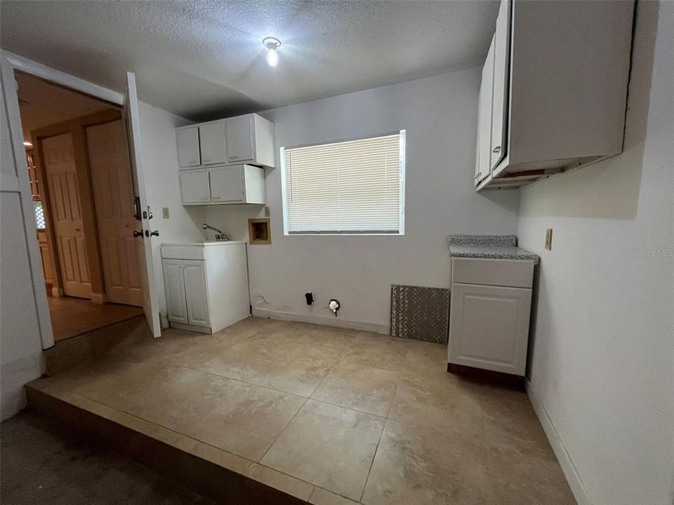 For Rent: $1,895 (3 beds, 2 baths, 2048 Square Feet)