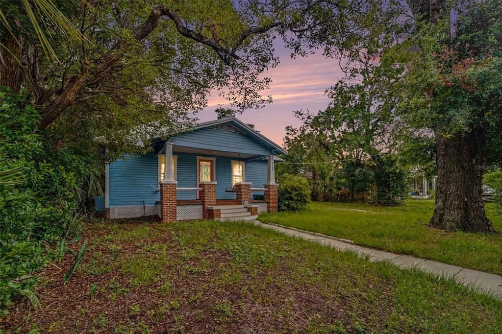 For Sale: $325,000 (2 beds, 1 baths, 1014 Square Feet)