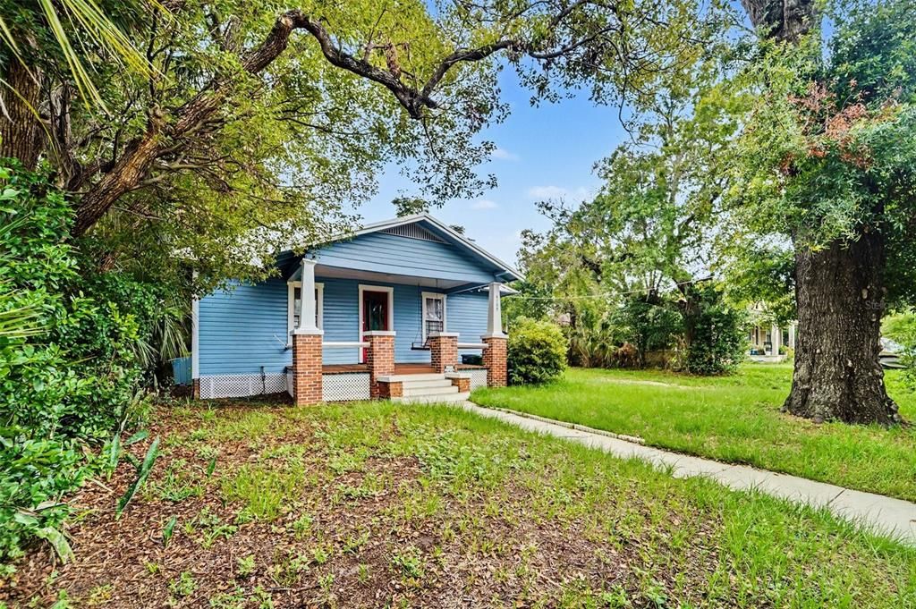 For Sale: $325,000 (2 beds, 1 baths, 1014 Square Feet)