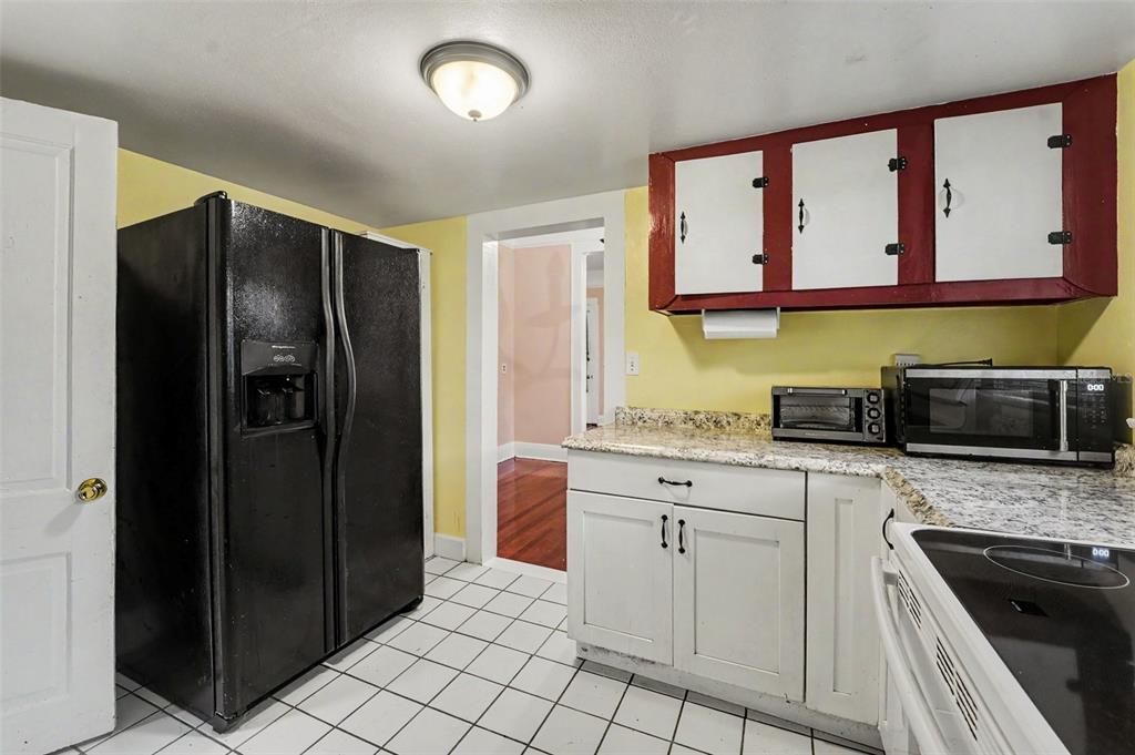 For Sale: $325,000 (2 beds, 1 baths, 1014 Square Feet)