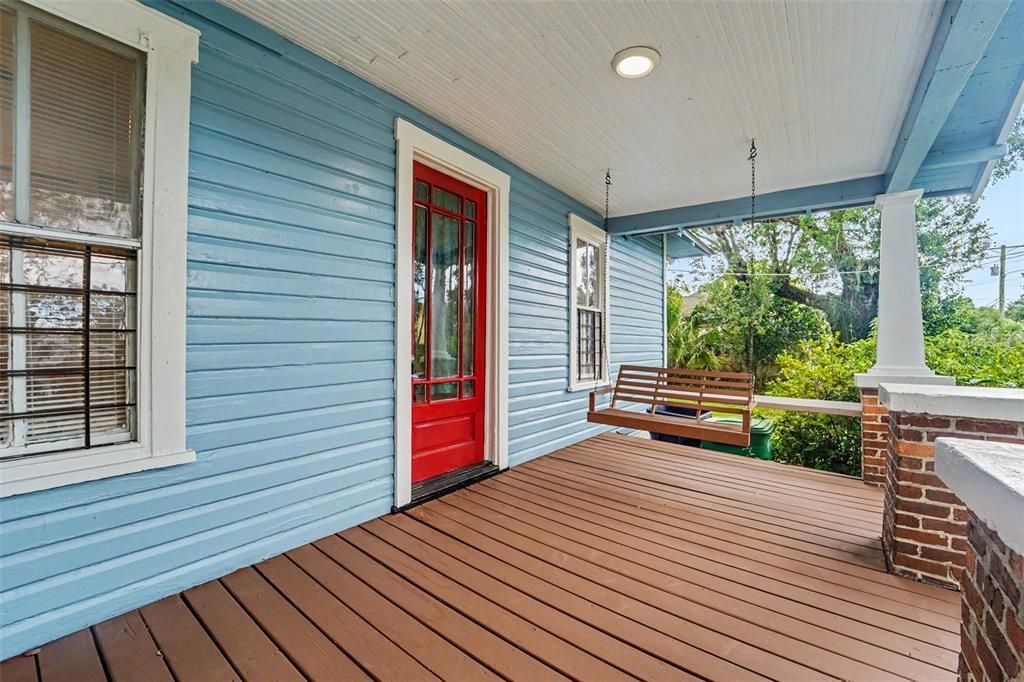 For Sale: $325,000 (2 beds, 1 baths, 1014 Square Feet)