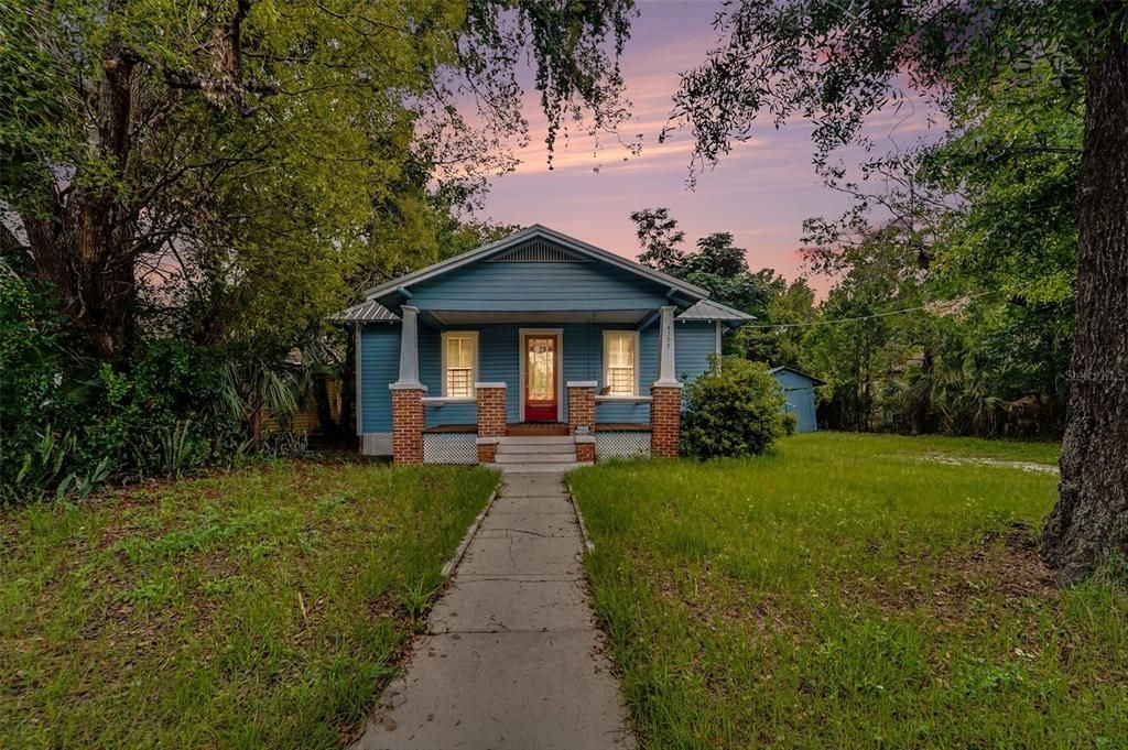 For Sale: $325,000 (2 beds, 1 baths, 1014 Square Feet)