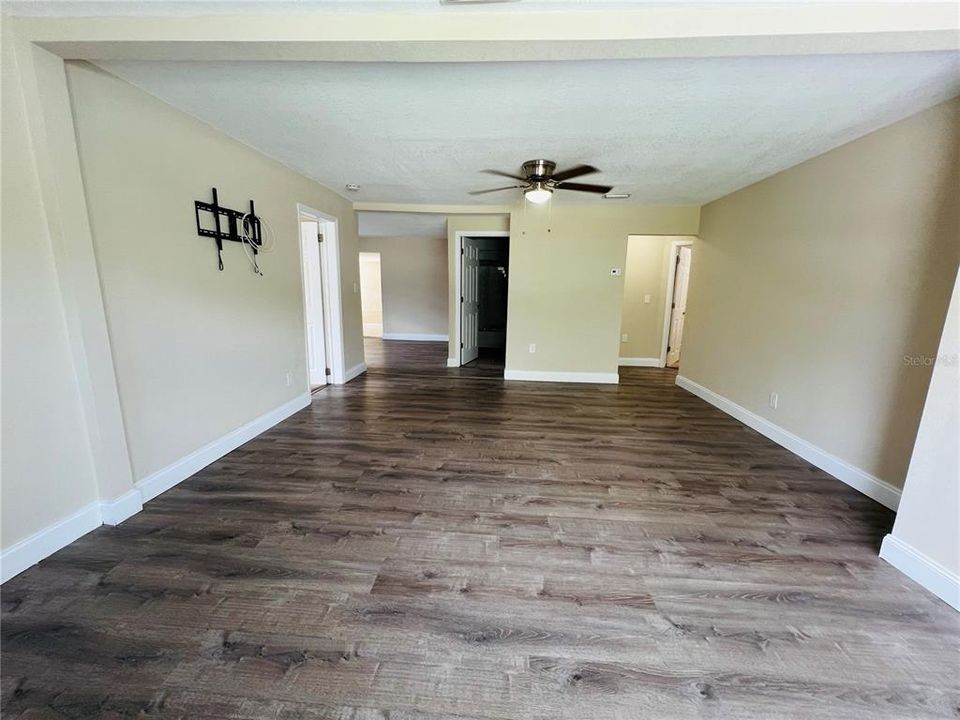 For Sale: $349,900 (3 beds, 2 baths, 1776 Square Feet)