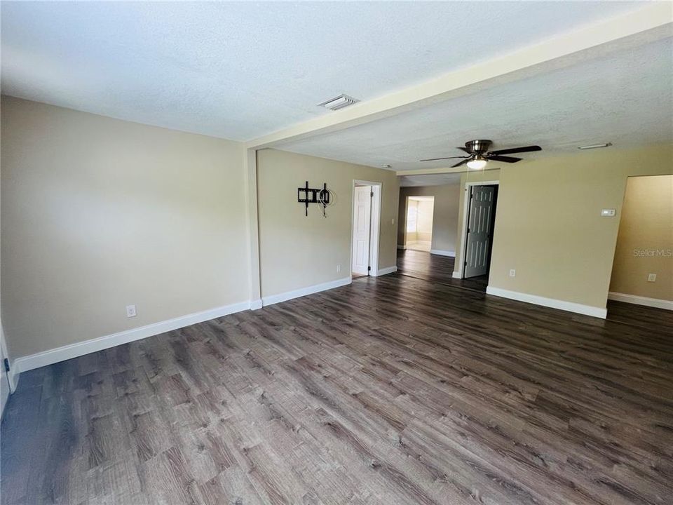 For Sale: $349,900 (3 beds, 2 baths, 1776 Square Feet)