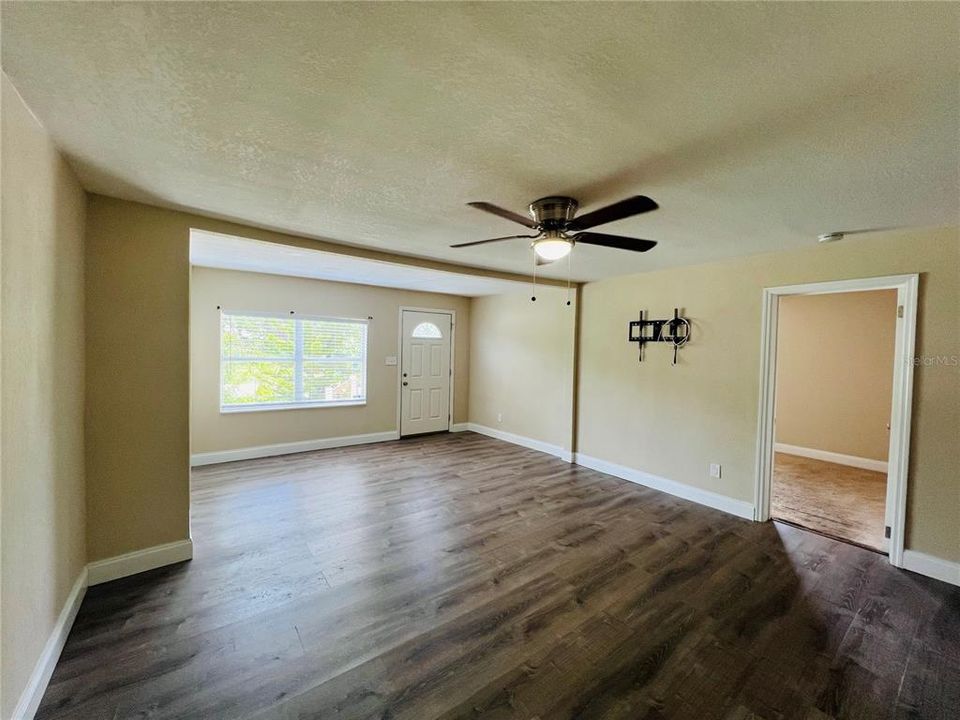 For Sale: $349,900 (3 beds, 2 baths, 1776 Square Feet)