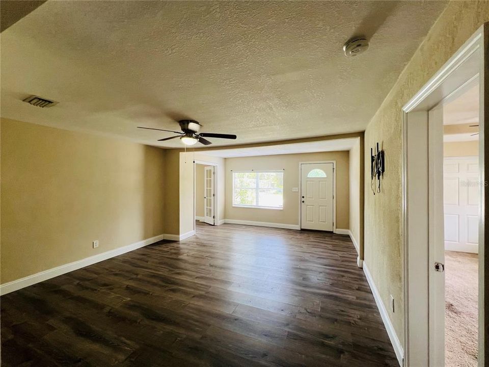For Sale: $349,900 (3 beds, 2 baths, 1776 Square Feet)