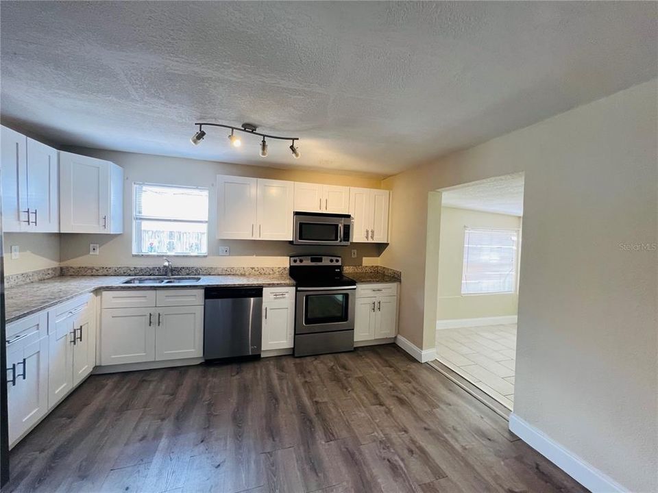 For Sale: $349,900 (3 beds, 2 baths, 1776 Square Feet)