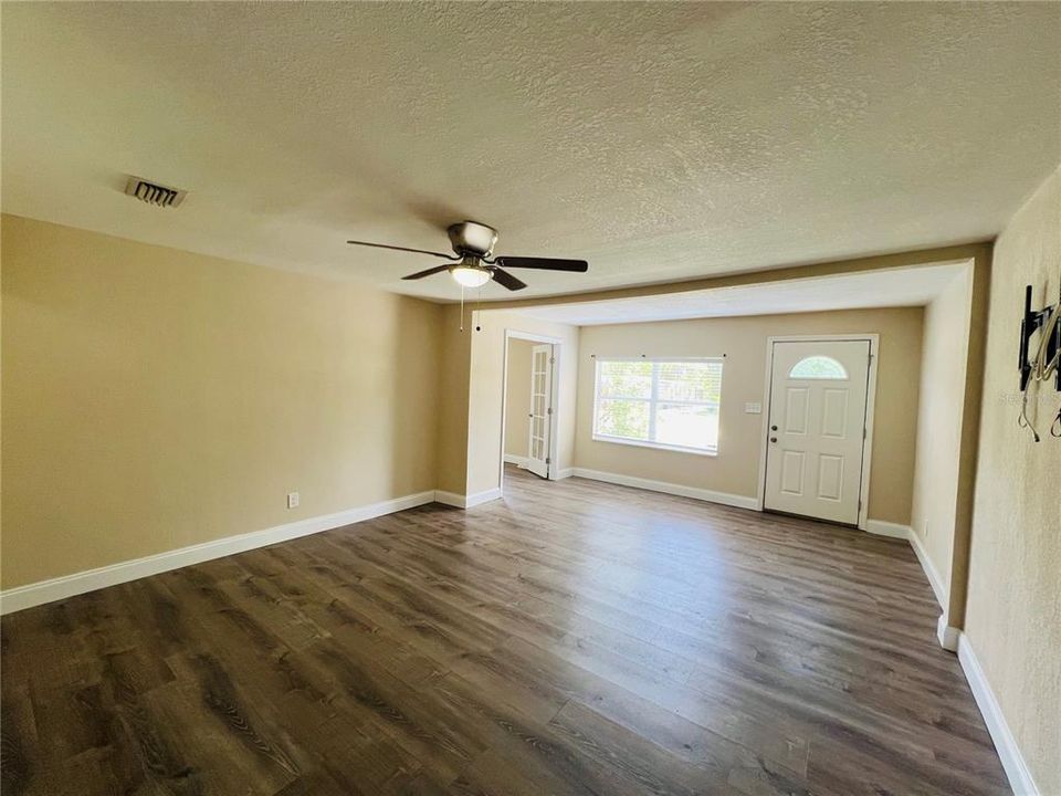 For Sale: $349,900 (3 beds, 2 baths, 1776 Square Feet)