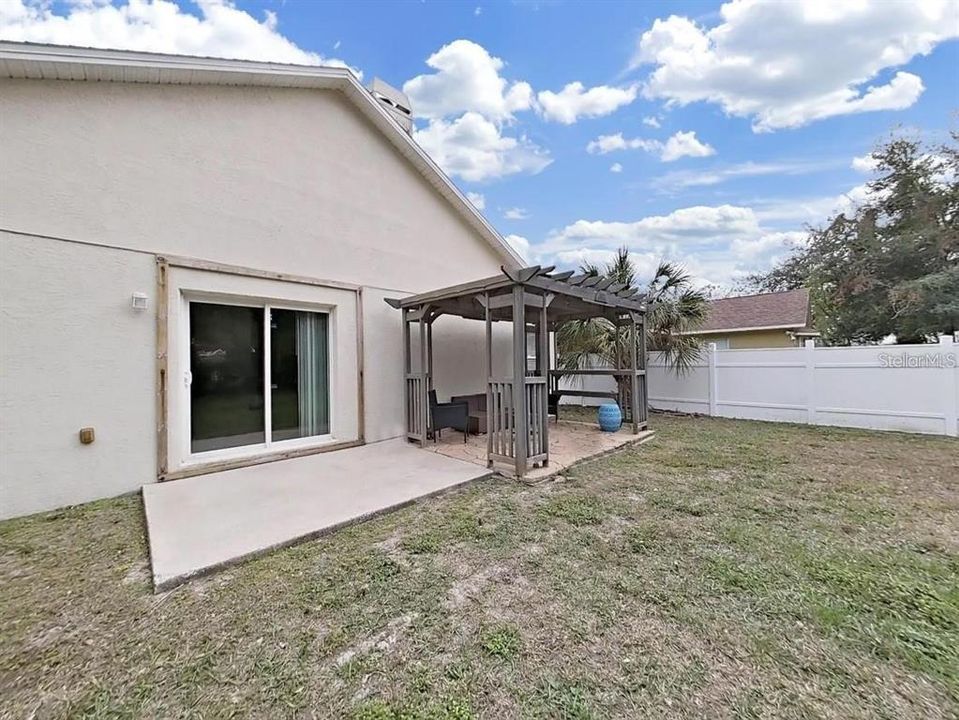For Rent: $2,400 (3 beds, 2 baths, 1237 Square Feet)