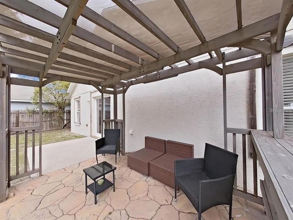 For Rent: $2,400 (3 beds, 2 baths, 1237 Square Feet)