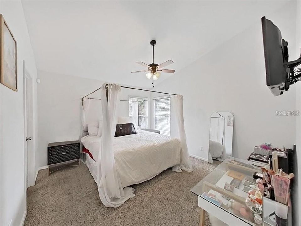 For Rent: $2,400 (3 beds, 2 baths, 1237 Square Feet)