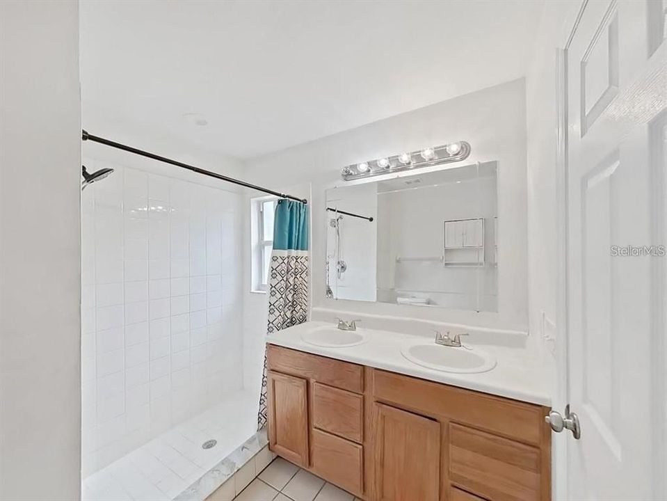 For Rent: $2,400 (3 beds, 2 baths, 1237 Square Feet)