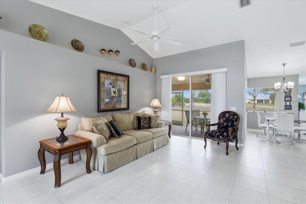 En Venta: $399,000 (3 camas, 2 baños, 2242 Pies cuadrados)