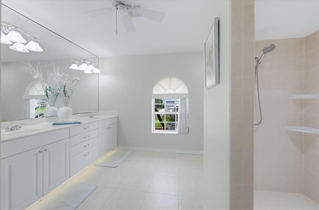 En Venta: $399,000 (3 camas, 2 baños, 2242 Pies cuadrados)