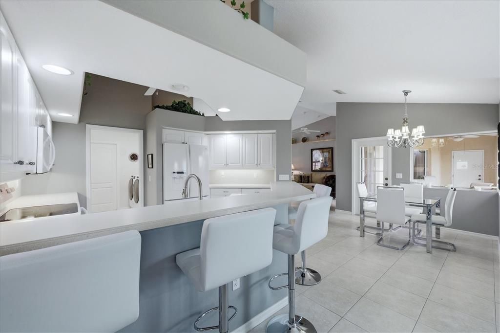 En Venta: $399,000 (3 camas, 2 baños, 2242 Pies cuadrados)