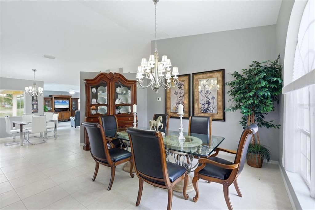 En Venta: $399,000 (3 camas, 2 baños, 2242 Pies cuadrados)