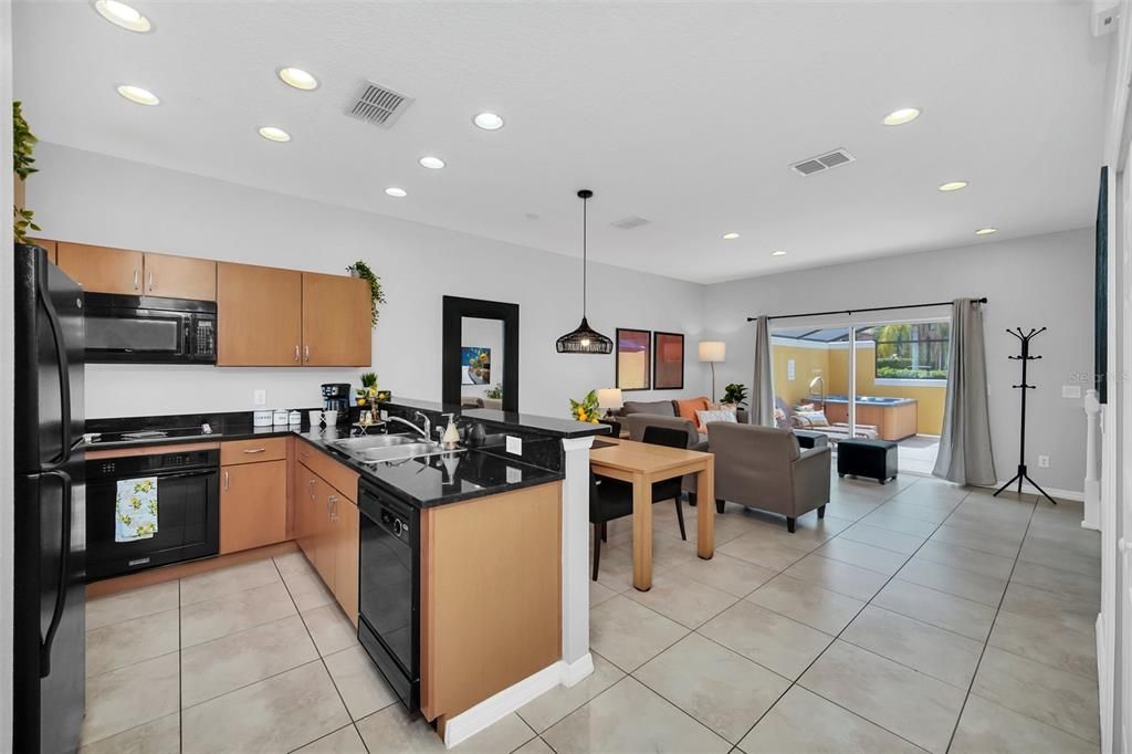 For Sale: $265,900 (2 beds, 2 baths, 1161 Square Feet)