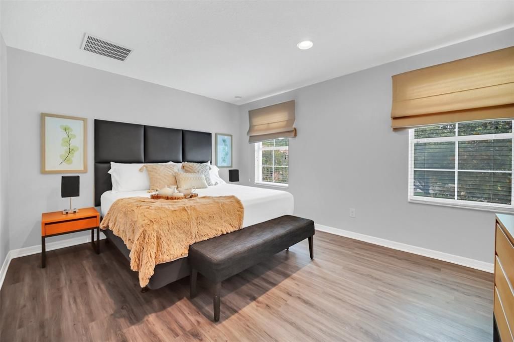 For Sale: $265,900 (2 beds, 2 baths, 1161 Square Feet)