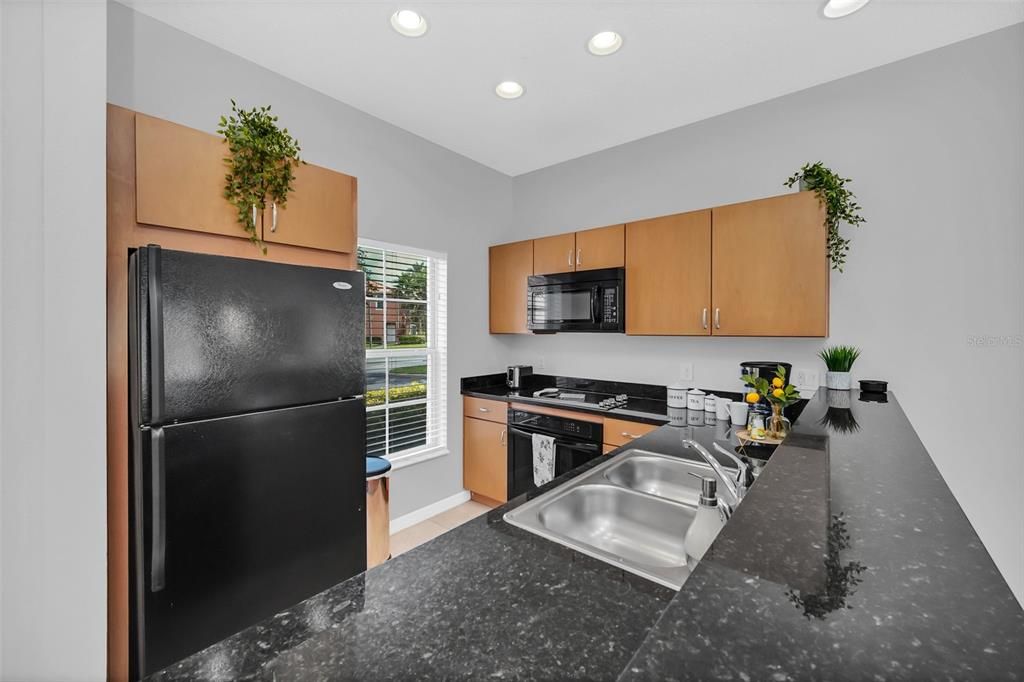 For Sale: $265,900 (2 beds, 2 baths, 1161 Square Feet)