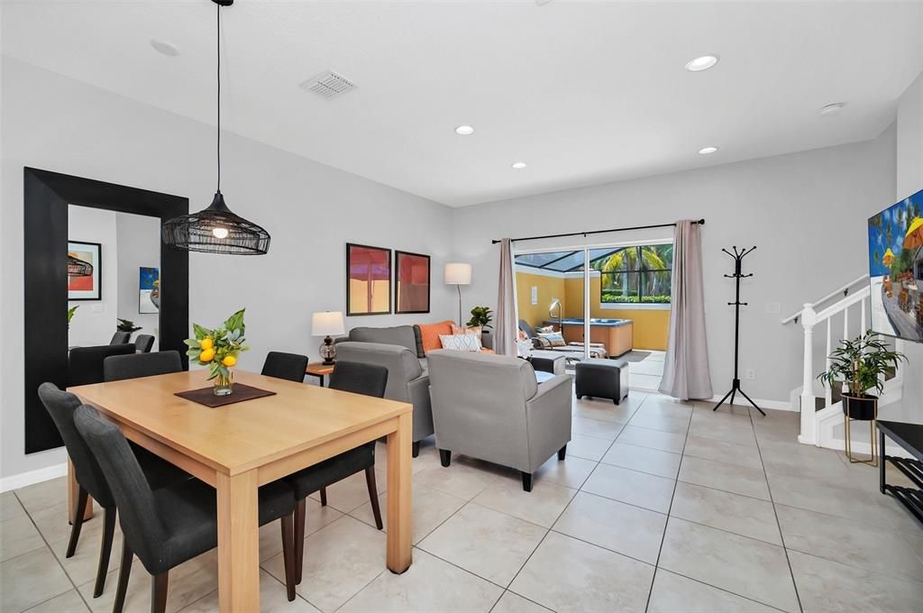For Sale: $265,900 (2 beds, 2 baths, 1161 Square Feet)