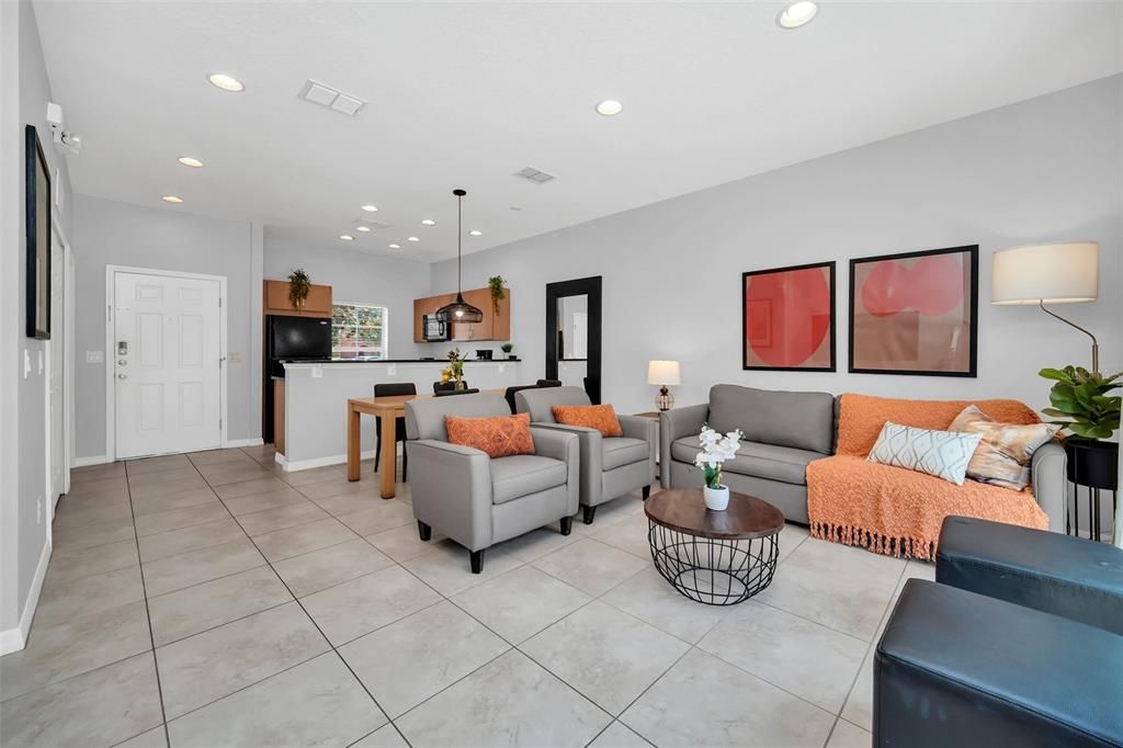 For Sale: $265,900 (2 beds, 2 baths, 1161 Square Feet)