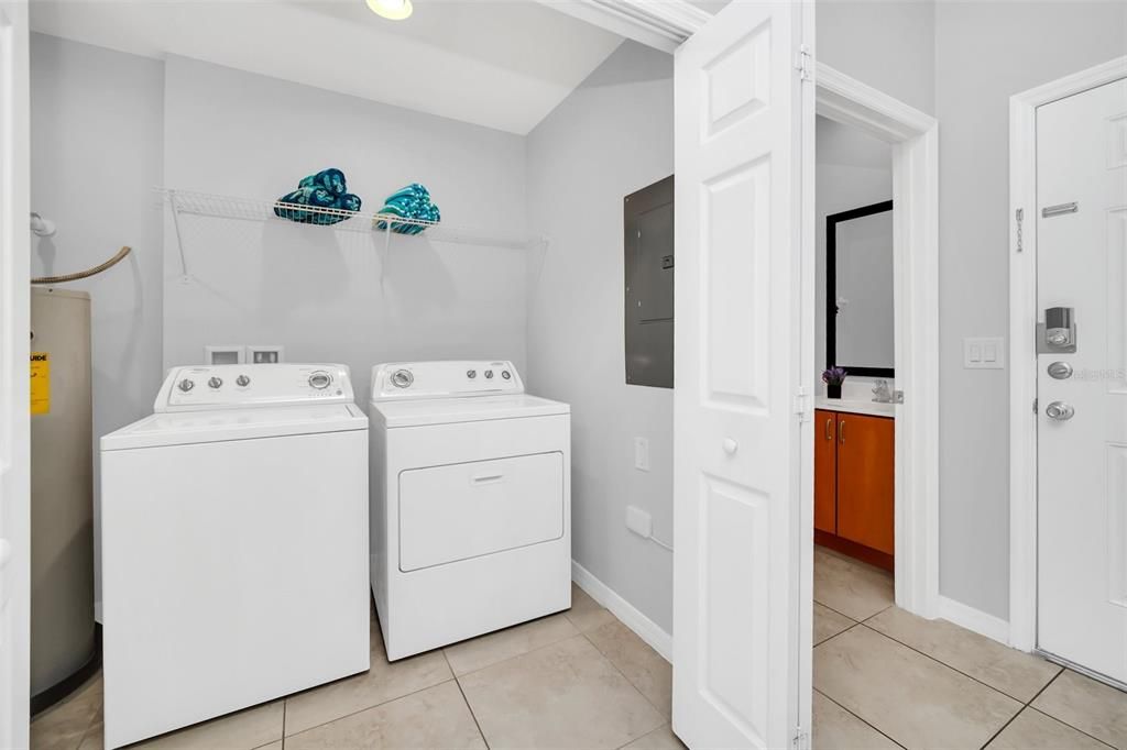 For Sale: $265,900 (2 beds, 2 baths, 1161 Square Feet)