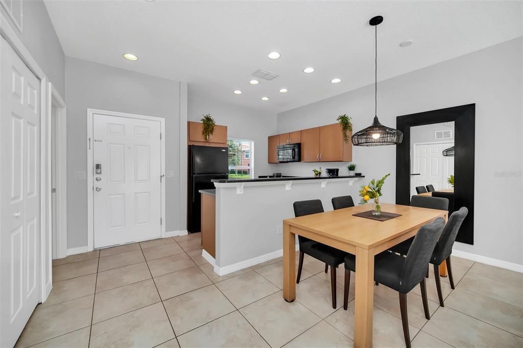 For Sale: $265,900 (2 beds, 2 baths, 1161 Square Feet)