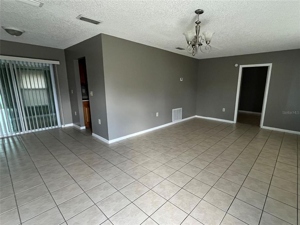 For Rent: $1,550 (3 beds, 1 baths, 1402 Square Feet)