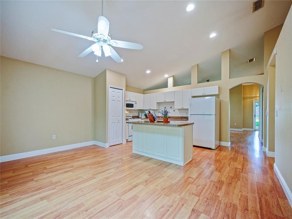 For Sale: $349,900 (3 beds, 2 baths, 1501 Square Feet)
