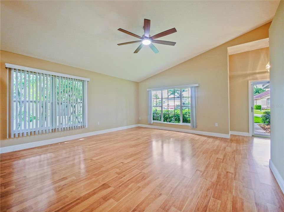 For Sale: $349,900 (3 beds, 2 baths, 1501 Square Feet)