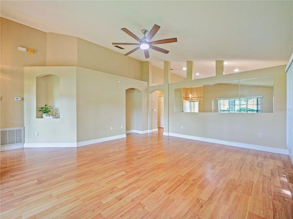 For Sale: $349,900 (3 beds, 2 baths, 1501 Square Feet)