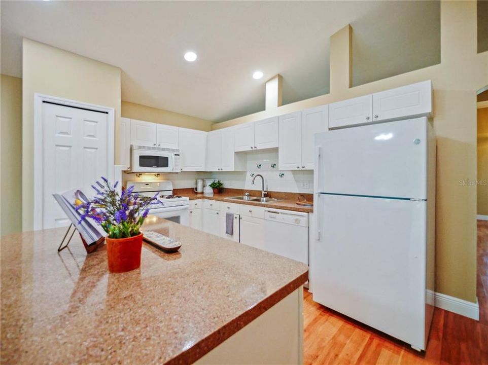 For Sale: $349,900 (3 beds, 2 baths, 1501 Square Feet)