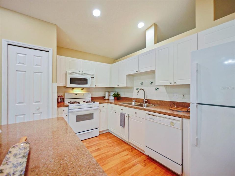 For Sale: $349,900 (3 beds, 2 baths, 1501 Square Feet)