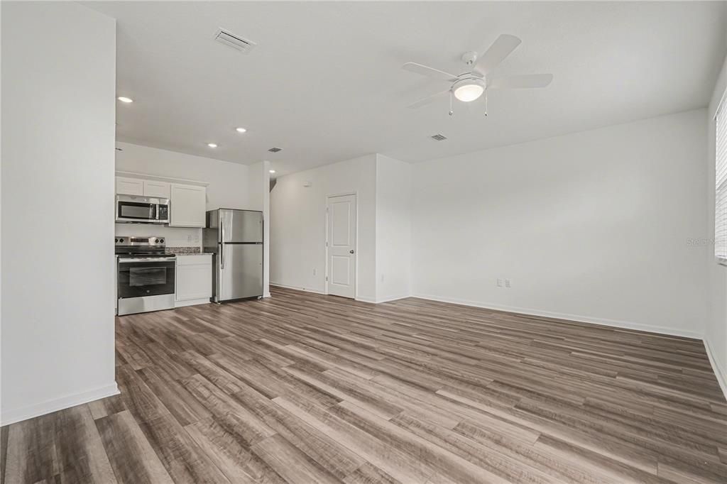 For Rent: $1,695 (3 beds, 2 baths, 1386 Square Feet)