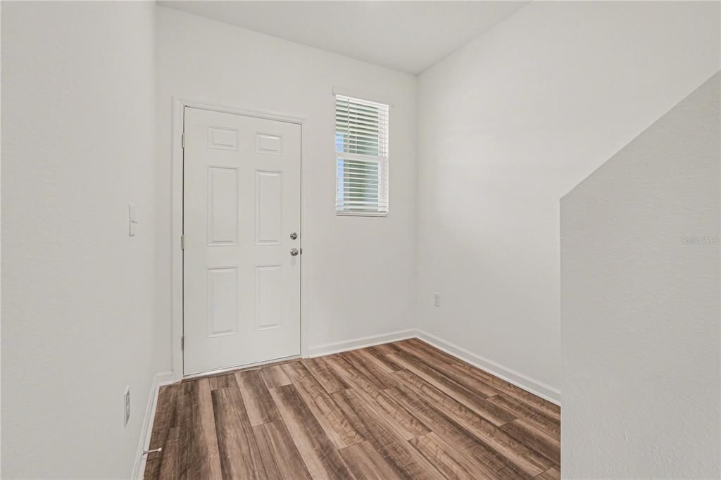 For Rent: $1,695 (3 beds, 2 baths, 1386 Square Feet)