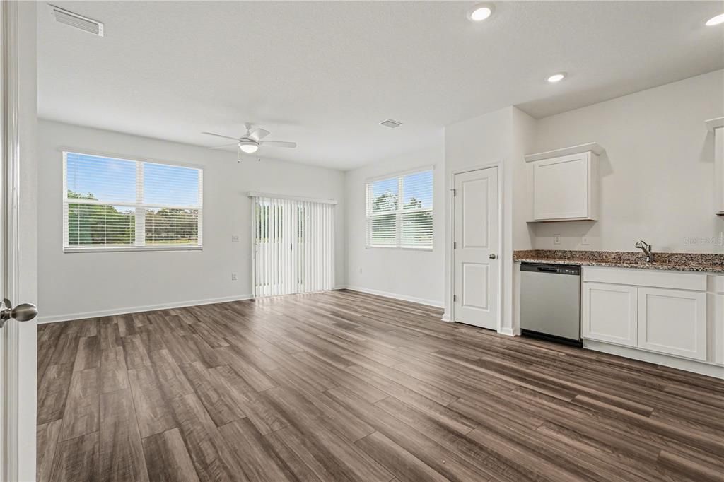 For Rent: $1,695 (3 beds, 2 baths, 1386 Square Feet)