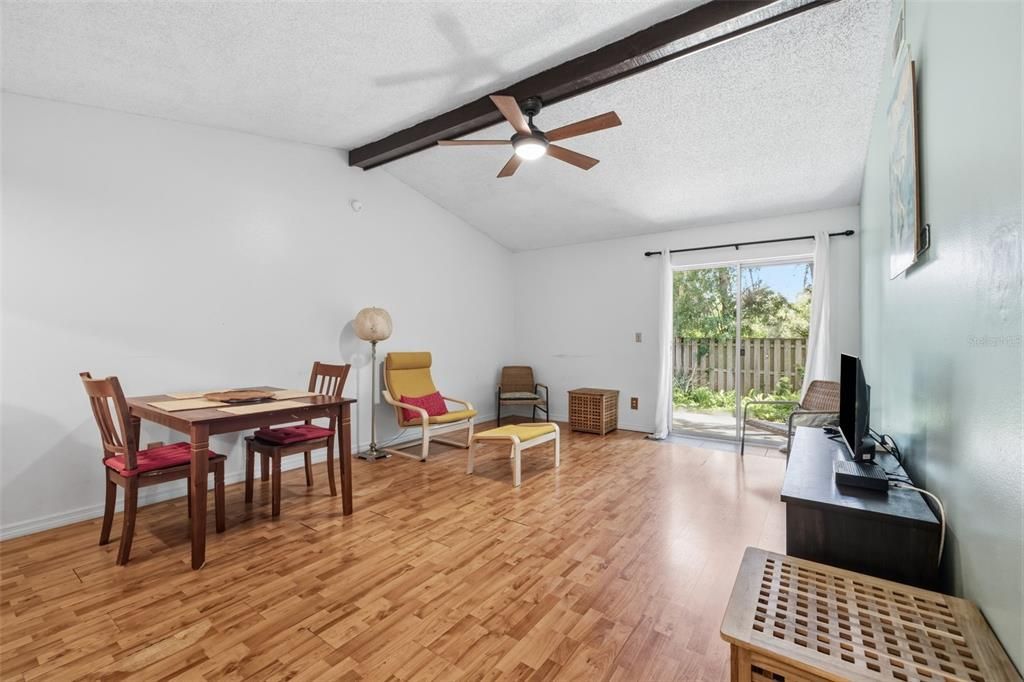 For Sale: $180,000 (2 beds, 2 baths, 945 Square Feet)