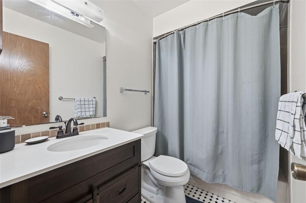 For Sale: $180,000 (2 beds, 2 baths, 945 Square Feet)