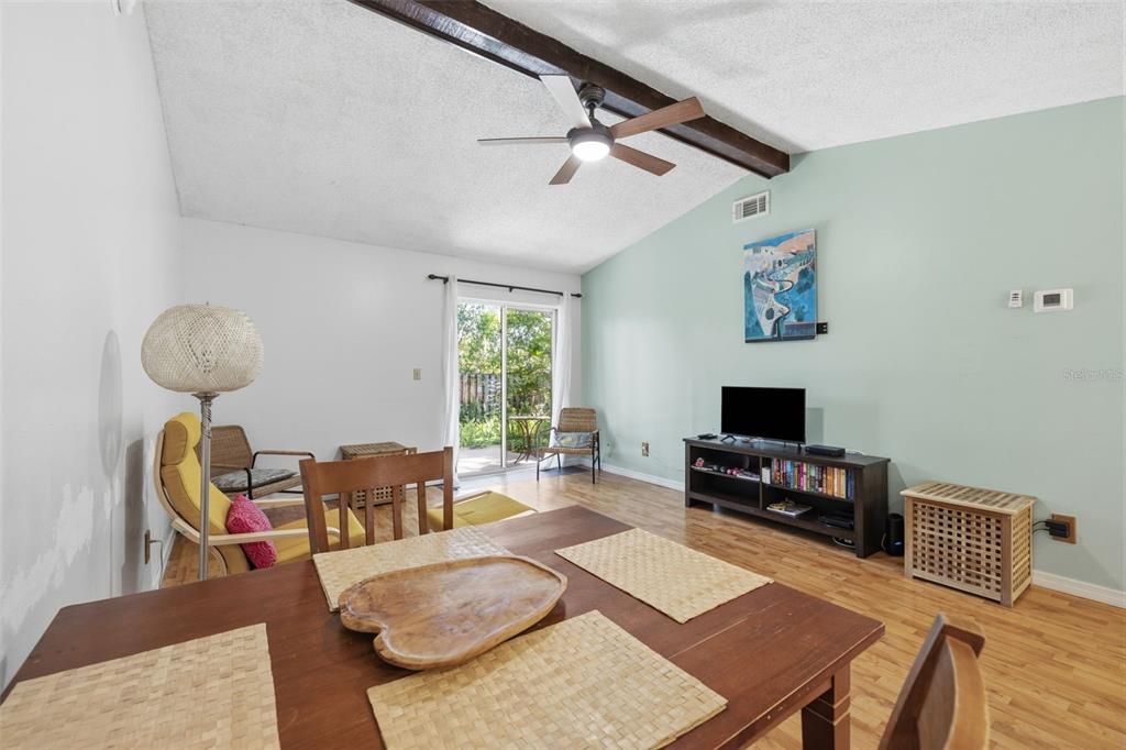 For Sale: $180,000 (2 beds, 2 baths, 945 Square Feet)