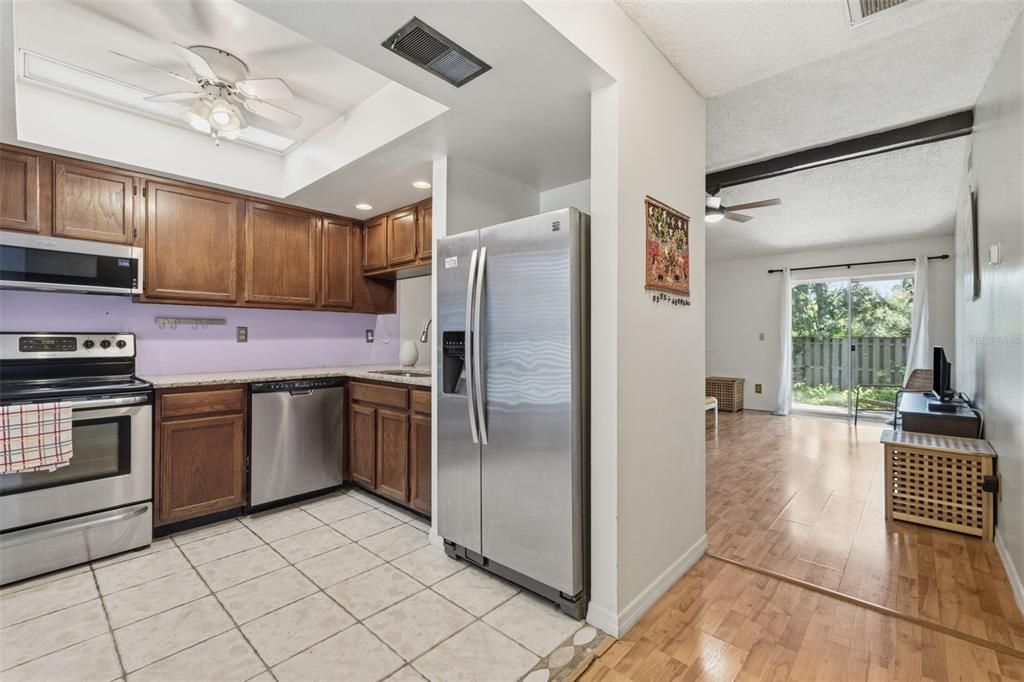 For Sale: $180,000 (2 beds, 2 baths, 945 Square Feet)